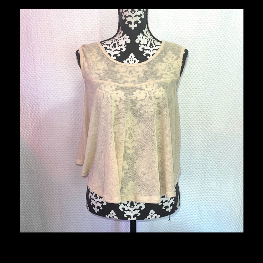 Jolie Women Ivory Sleeveless Top S